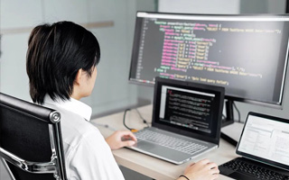 新泰 ,php声明和调用变量的符号是什么？